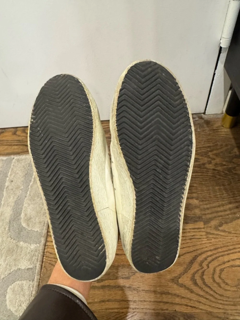 Golden Goose White Sneakers with Red Star and Silver Heel - Picture 3 of 7